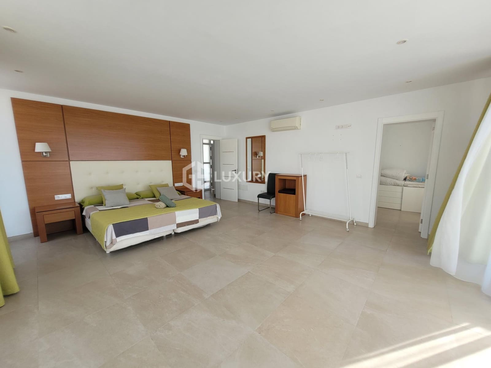 4 slaapkamer Villa te koop in Costa Adeje met zwembad garage - € 1.495.000 (Ref: 9143154)