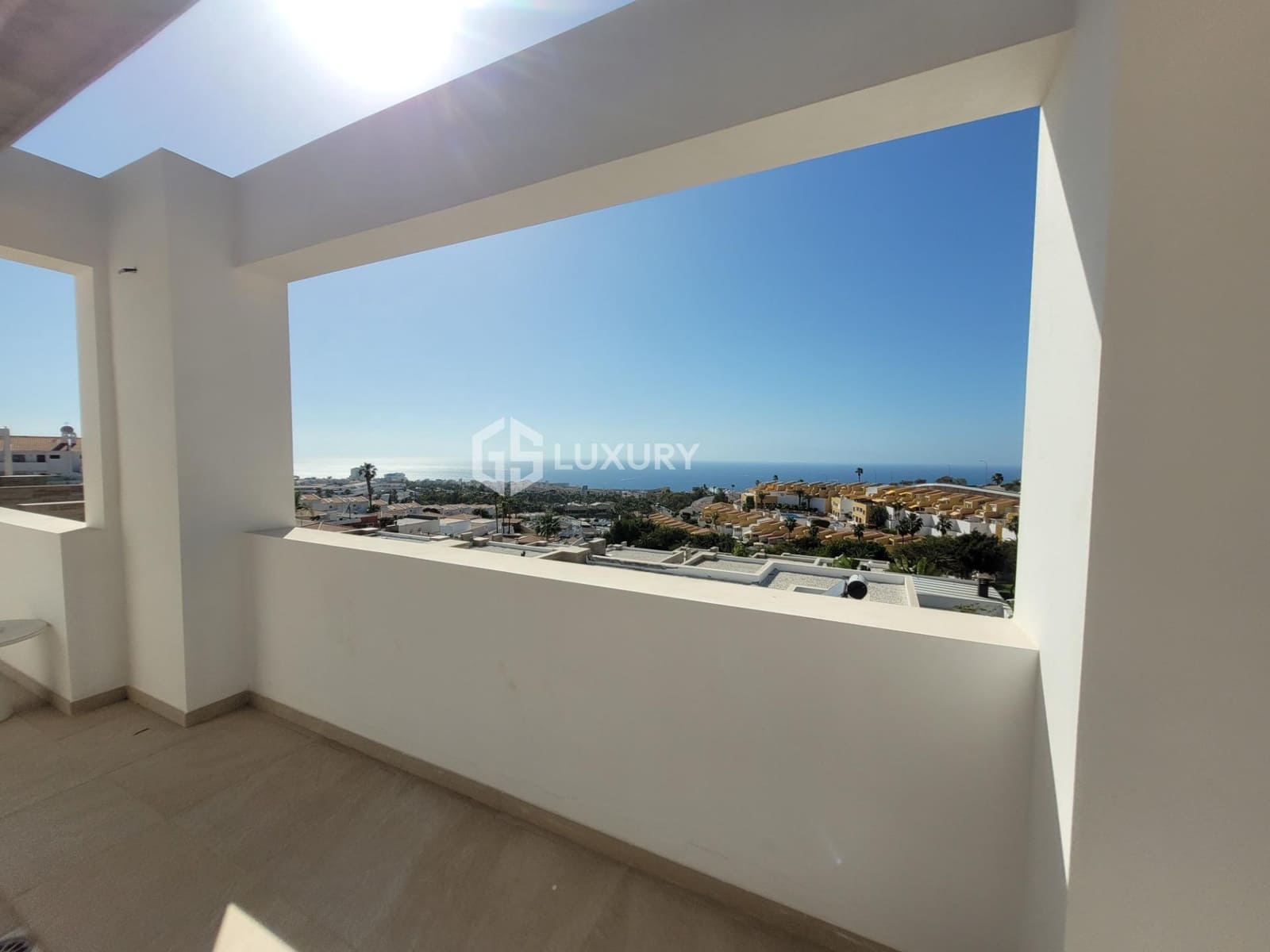 4 slaapkamer Villa te koop in Costa Adeje met zwembad garage - € 1.495.000 (Ref: 9143154)