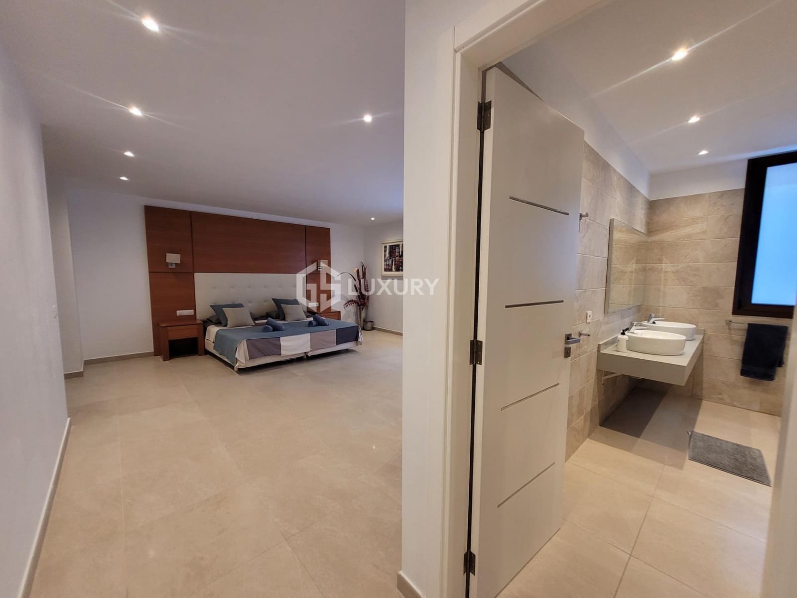 4 slaapkamer Villa te koop in Costa Adeje met zwembad garage - € 1.495.000 (Ref: 9143154)