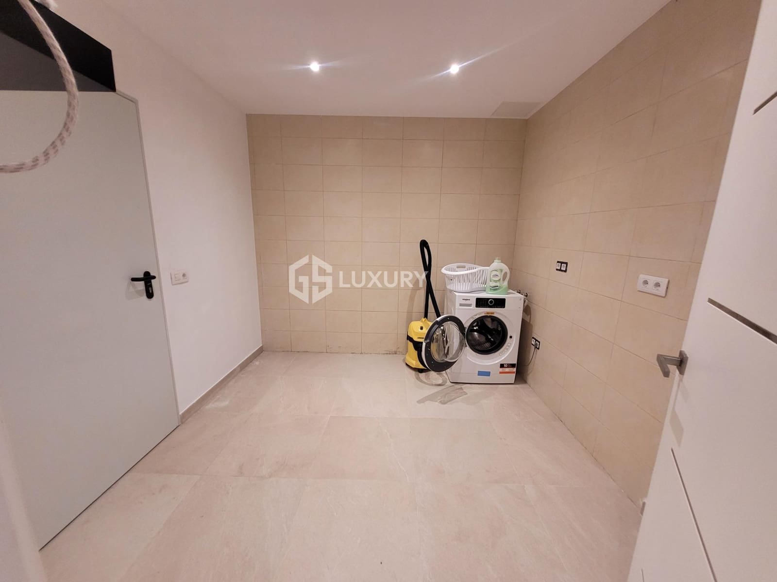 4 slaapkamer Villa te koop in Costa Adeje met zwembad garage - € 1.495.000 (Ref: 9143154)