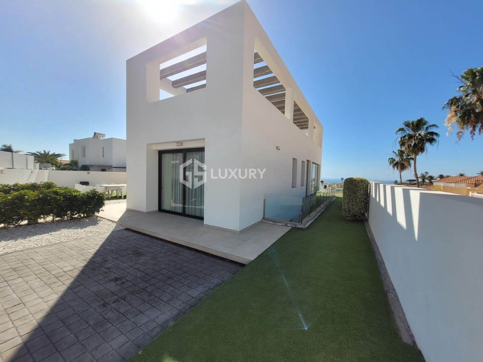 4 slaapkamer Villa te koop in Costa Adeje met zwembad garage - € 1.495.000 (Ref: 9143154)