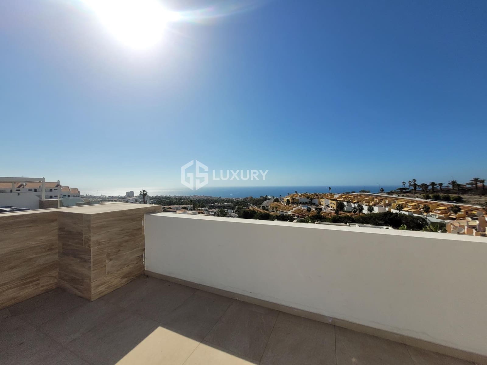 4 slaapkamer Villa te koop in Costa Adeje met zwembad garage - € 1.495.000 (Ref: 9143154)