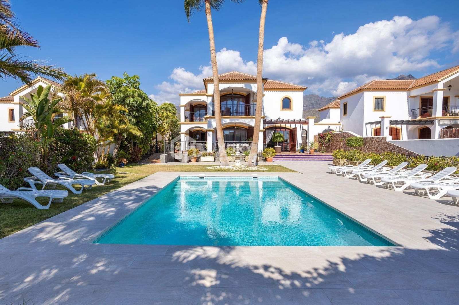 5 soverom Villa til salgs i El Madronal med svømmebasseng garasje - € 3 000 000 (Ref: 9143155)