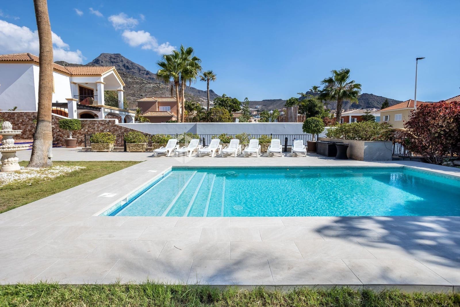 5 soverom Villa til salgs i El Madronal med svømmebasseng garasje - € 3 000 000 (Ref: 9143155)