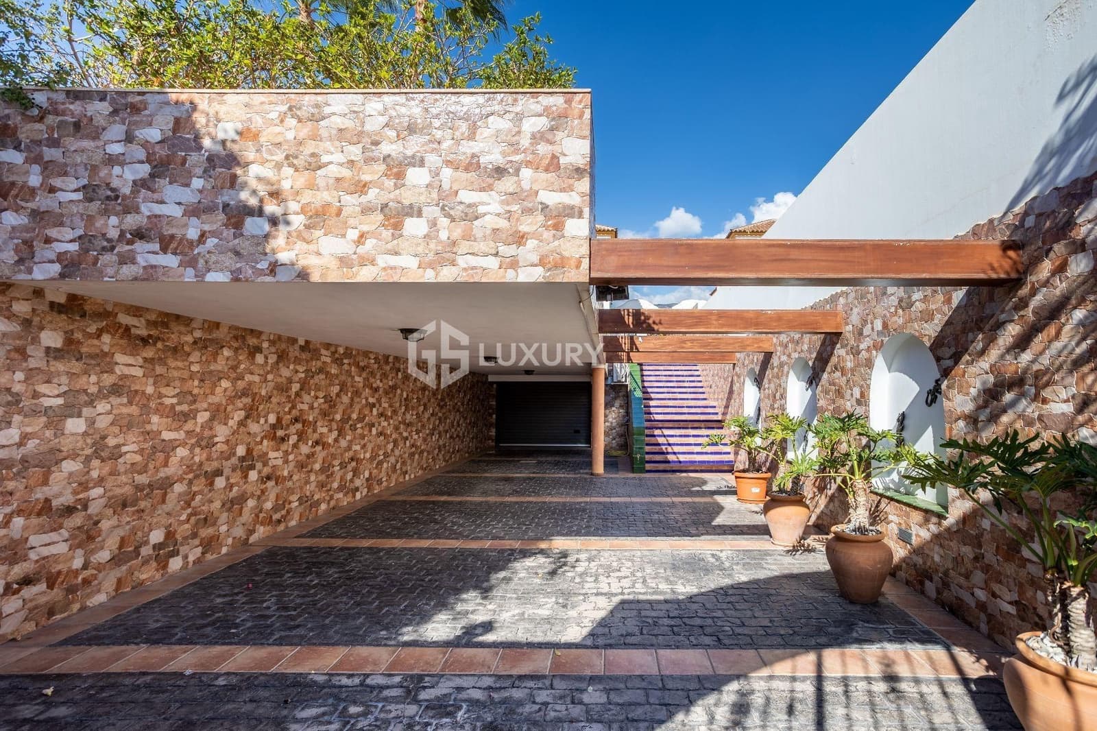 5 soverom Villa til salgs i El Madronal med svømmebasseng garasje - € 3 000 000 (Ref: 9143155)