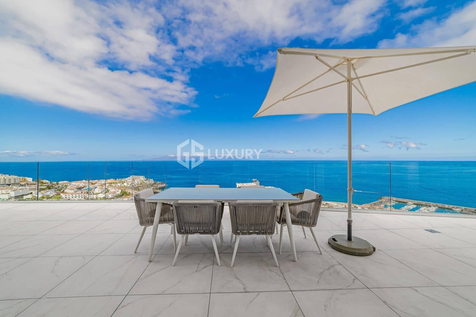 3 soveværelse Penthouse til salg i Los Gigantes med swimmingpool garage - € 2.495.000 (Ref: 9143903)