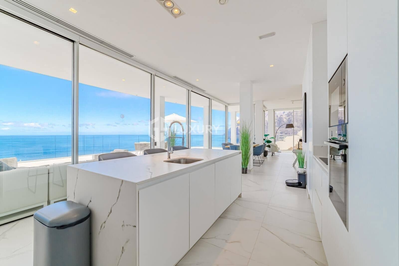 3 soveværelse Penthouse til salg i Los Gigantes med swimmingpool garage - € 2.495.000 (Ref: 9143903)