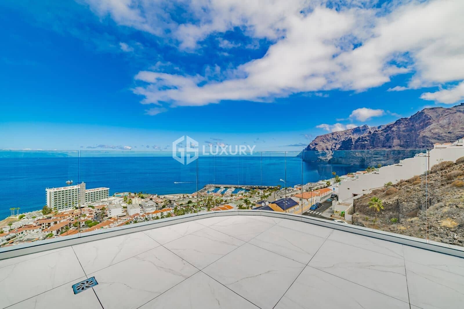 3 soveværelse Penthouse til salg i Los Gigantes med swimmingpool garage - € 2.495.000 (Ref: 9143903)