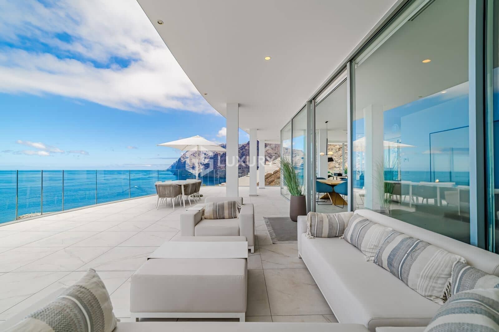 3 soveværelse Penthouse til salg i Los Gigantes med swimmingpool garage - € 2.495.000 (Ref: 9143903)