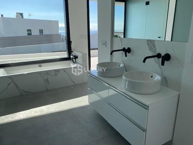 3 soveværelse Villa til salg i Guia de Isora med swimmingpool garage - € 3.290.000 (Ref: 9156131)