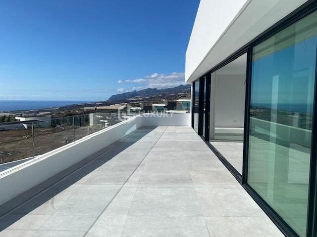 3 soveværelse Villa til salg i Guia de Isora med swimmingpool garage - € 3.290.000 (Ref: 9156131)