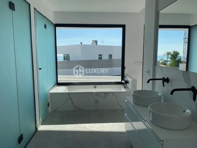 3 soveværelse Villa til salg i Guia de Isora med swimmingpool garage - € 3.290.000 (Ref: 9156131)