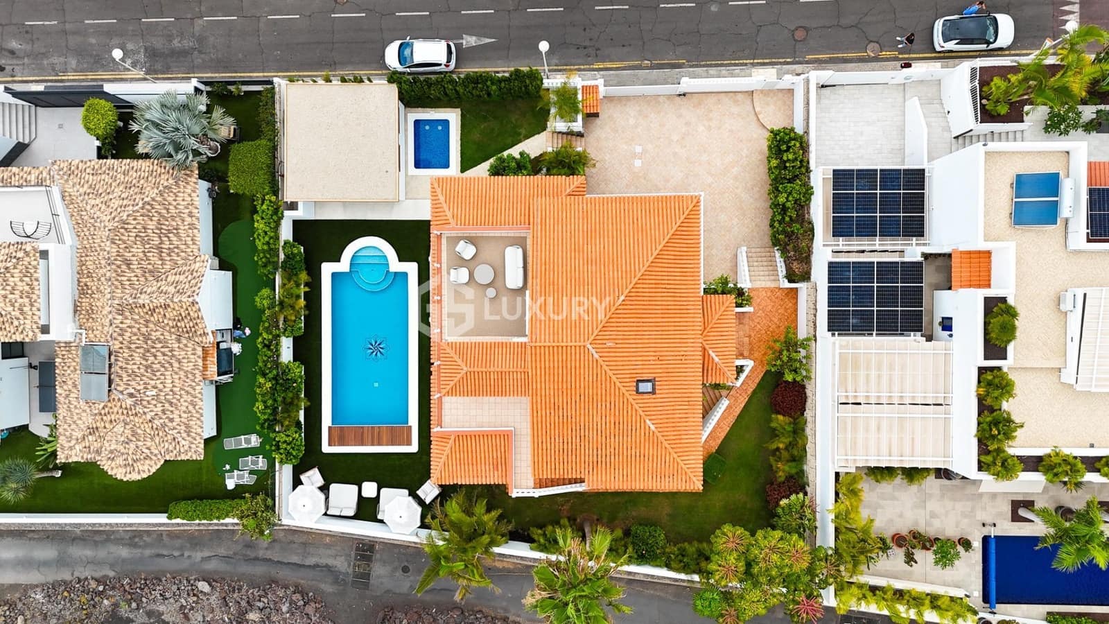 5 soverom Villa til salgs i La Caleta Adeje med svømmebasseng garasje - € 3 300 000 (Ref: 9163985)