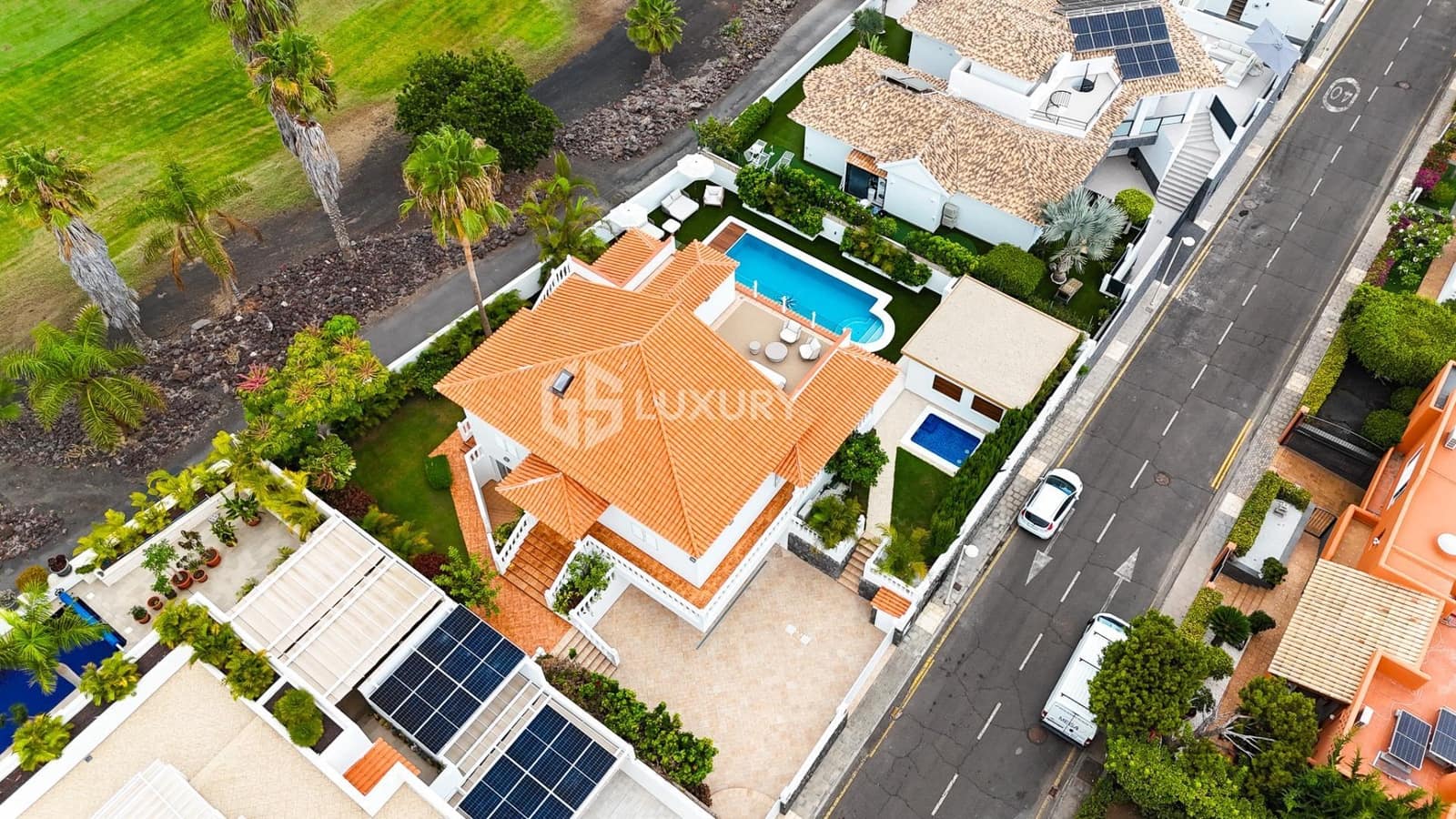 5 soverom Villa til salgs i La Caleta Adeje med svømmebasseng garasje - € 3 300 000 (Ref: 9163985)