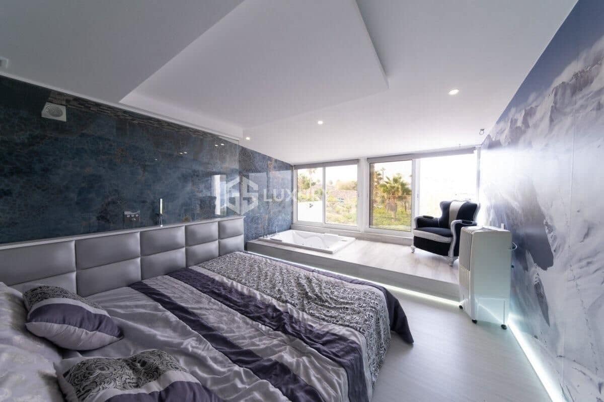 10 soveværelse Villa til salg i Costa Adeje med swimmingpool garage - € 2.500.000 (Ref: 9163986)