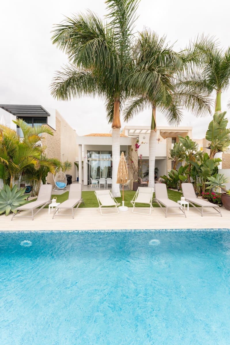 3 sypialnia Willa na sprzedaż w La Caleta Adeje z basenem garażem - 1 690 000 € (Ref: 9163987)