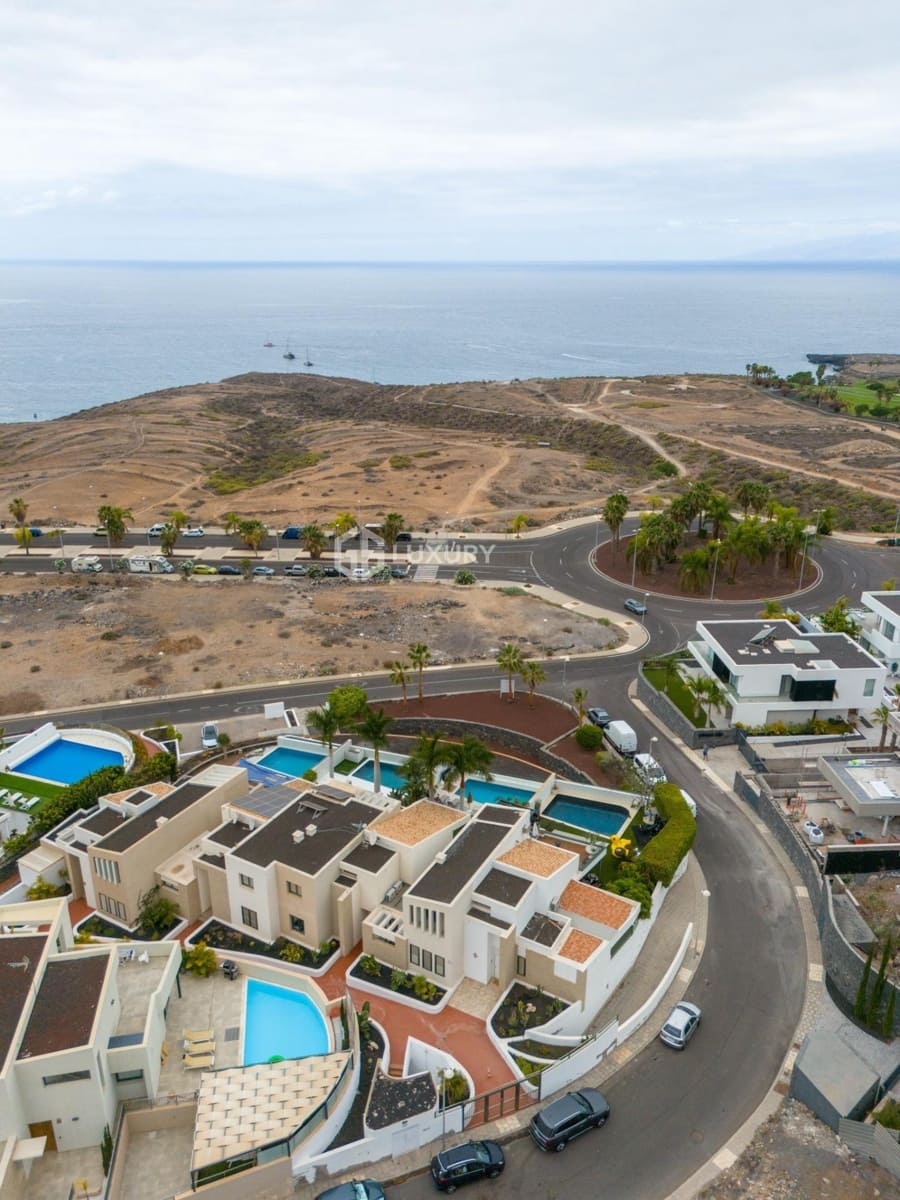 3 sypialnia Willa na sprzedaż w La Caleta Adeje z basenem garażem - 1 690 000 € (Ref: 9163987)