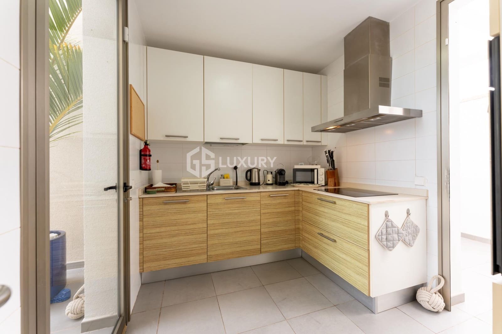 3 sypialnia Willa na sprzedaż w La Caleta Adeje z basenem garażem - 1 690 000 € (Ref: 9163987)