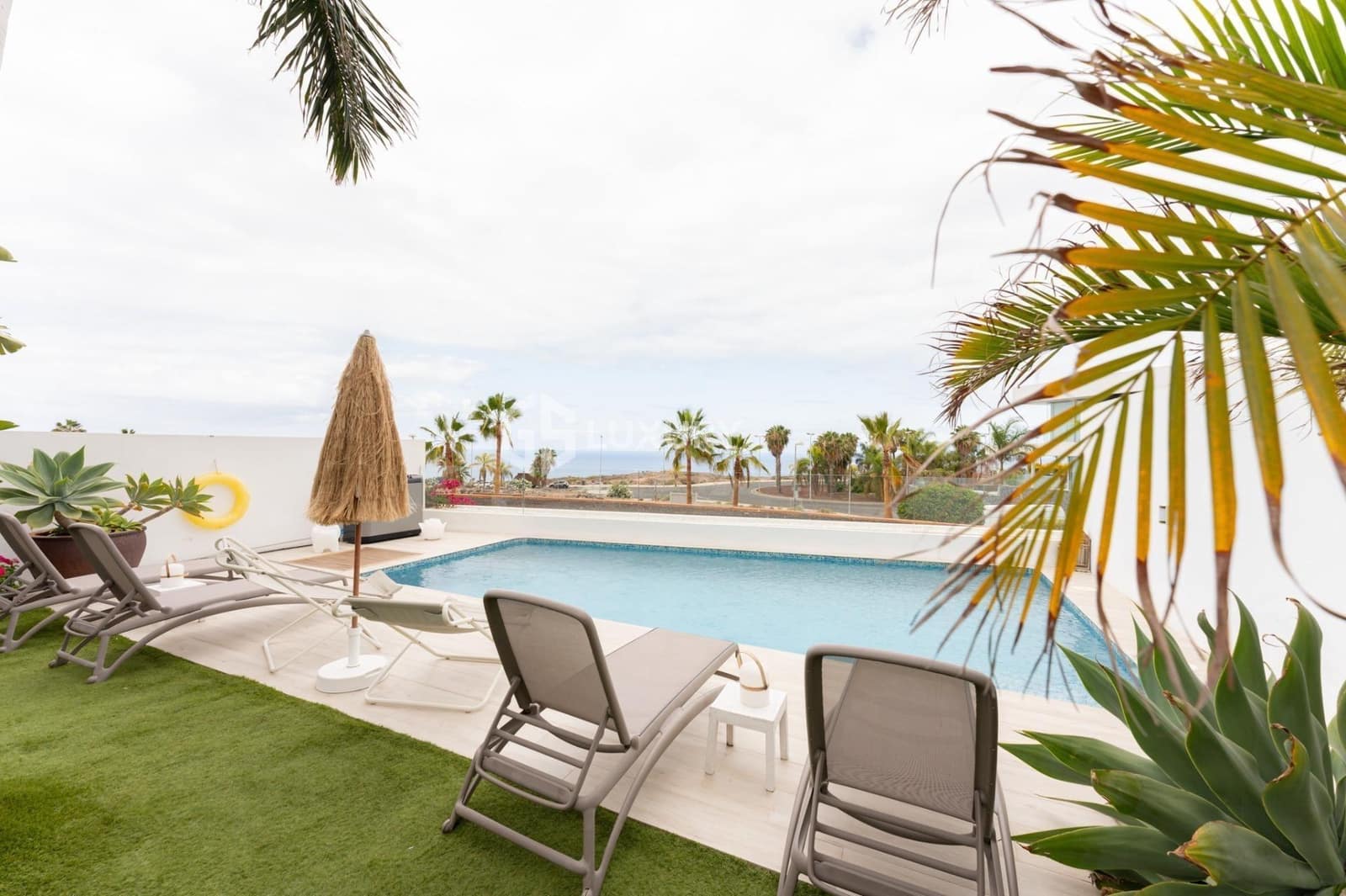 3 sypialnia Willa na sprzedaż w La Caleta Adeje z basenem garażem - 1 690 000 € (Ref: 9163987)