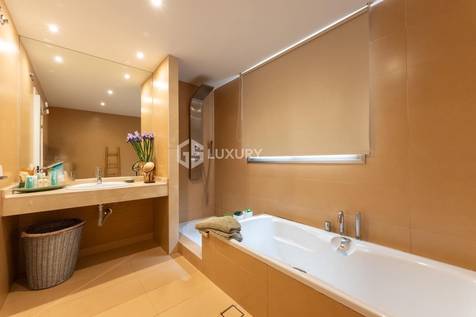 3 sypialnia Willa na sprzedaż w La Caleta Adeje z basenem garażem - 1 690 000 € (Ref: 9163987)