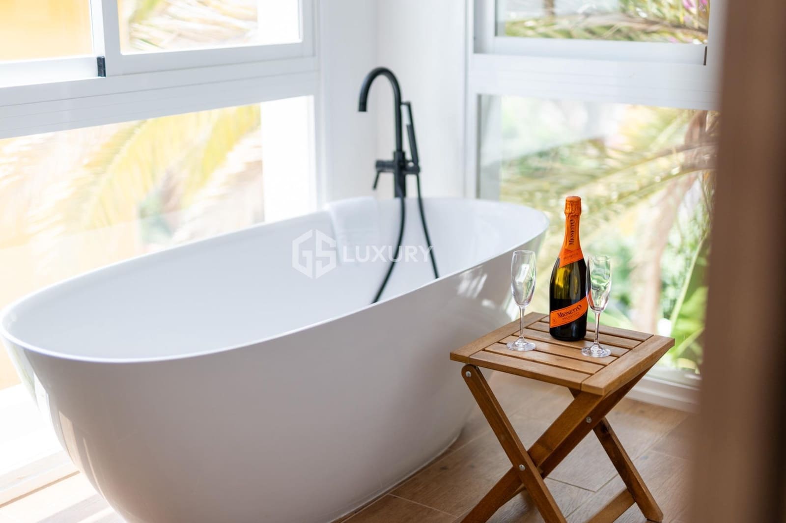 5 bedroom Villa for sale in Valle de San Lorenzo with pool garage - € 995,000 (Ref: 9163989)