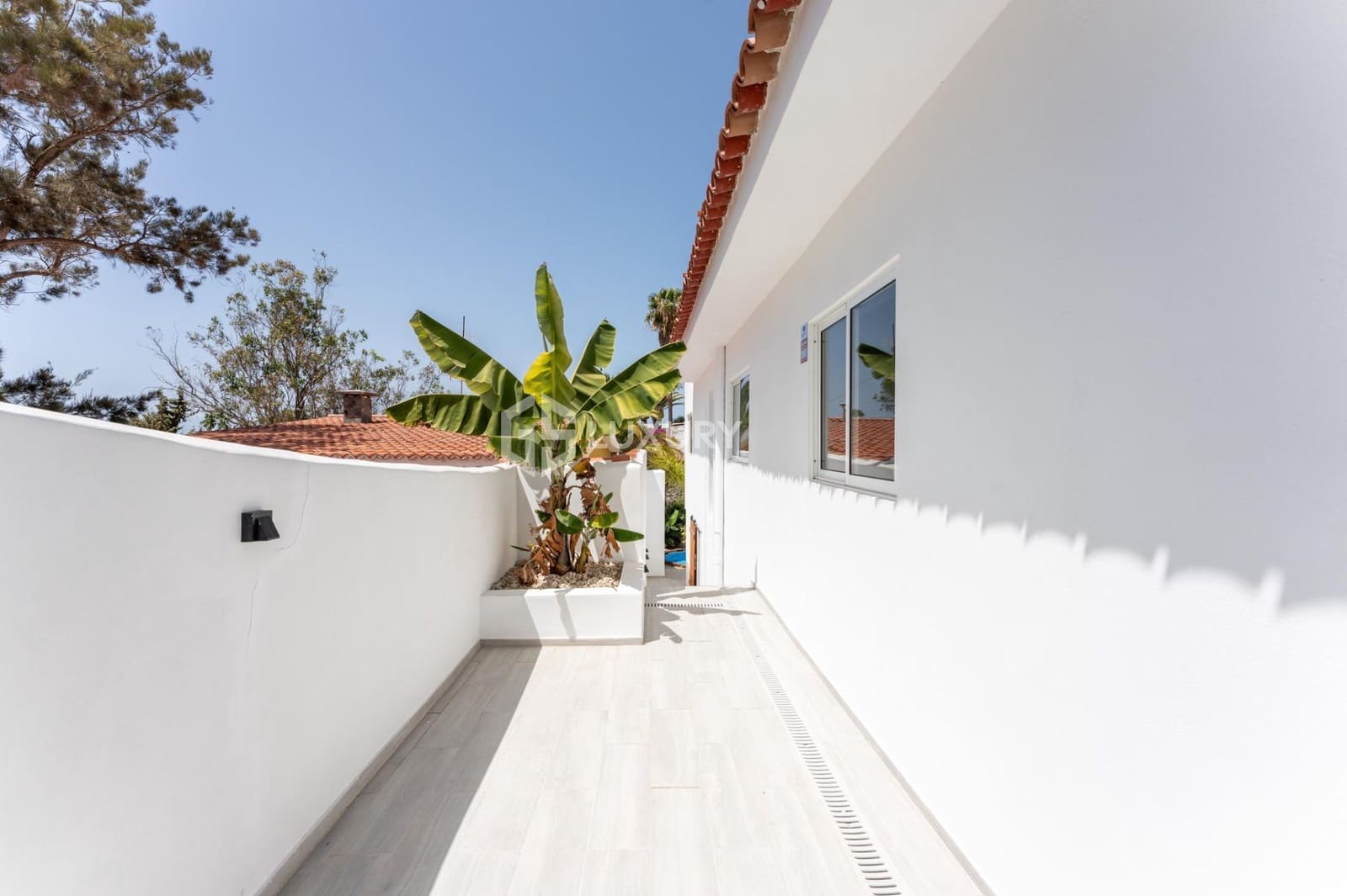 5 bedroom Villa for sale in Valle de San Lorenzo with pool garage - € 995,000 (Ref: 9163989)