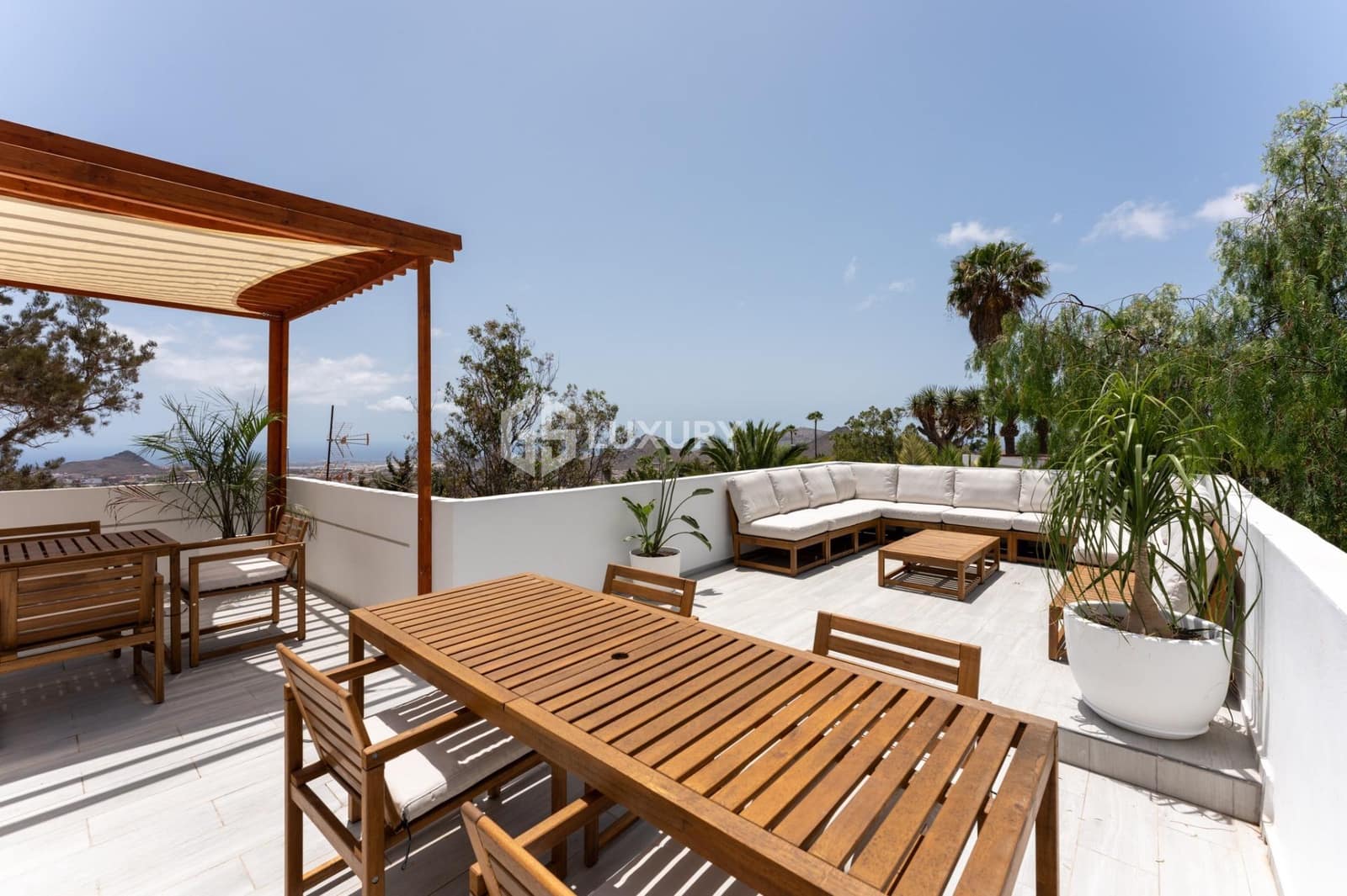 5 bedroom Villa for sale in Valle de San Lorenzo with pool garage - € 995,000 (Ref: 9163989)