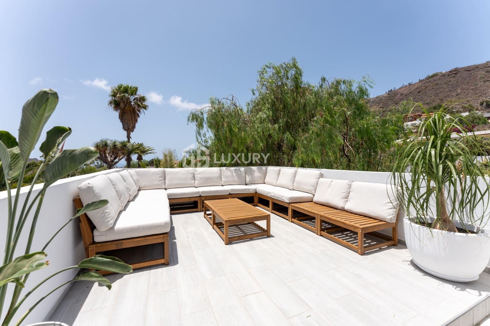 5 bedroom Villa for sale in Valle de San Lorenzo with pool garage - € 995,000 (Ref: 9163989)