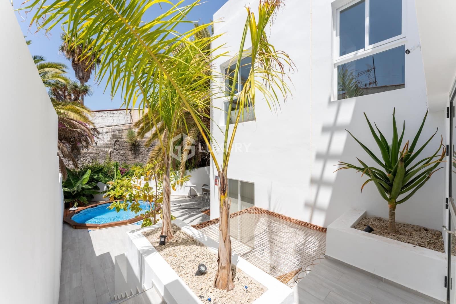 5 bedroom Villa for sale in Valle de San Lorenzo with pool garage - € 995,000 (Ref: 9163989)