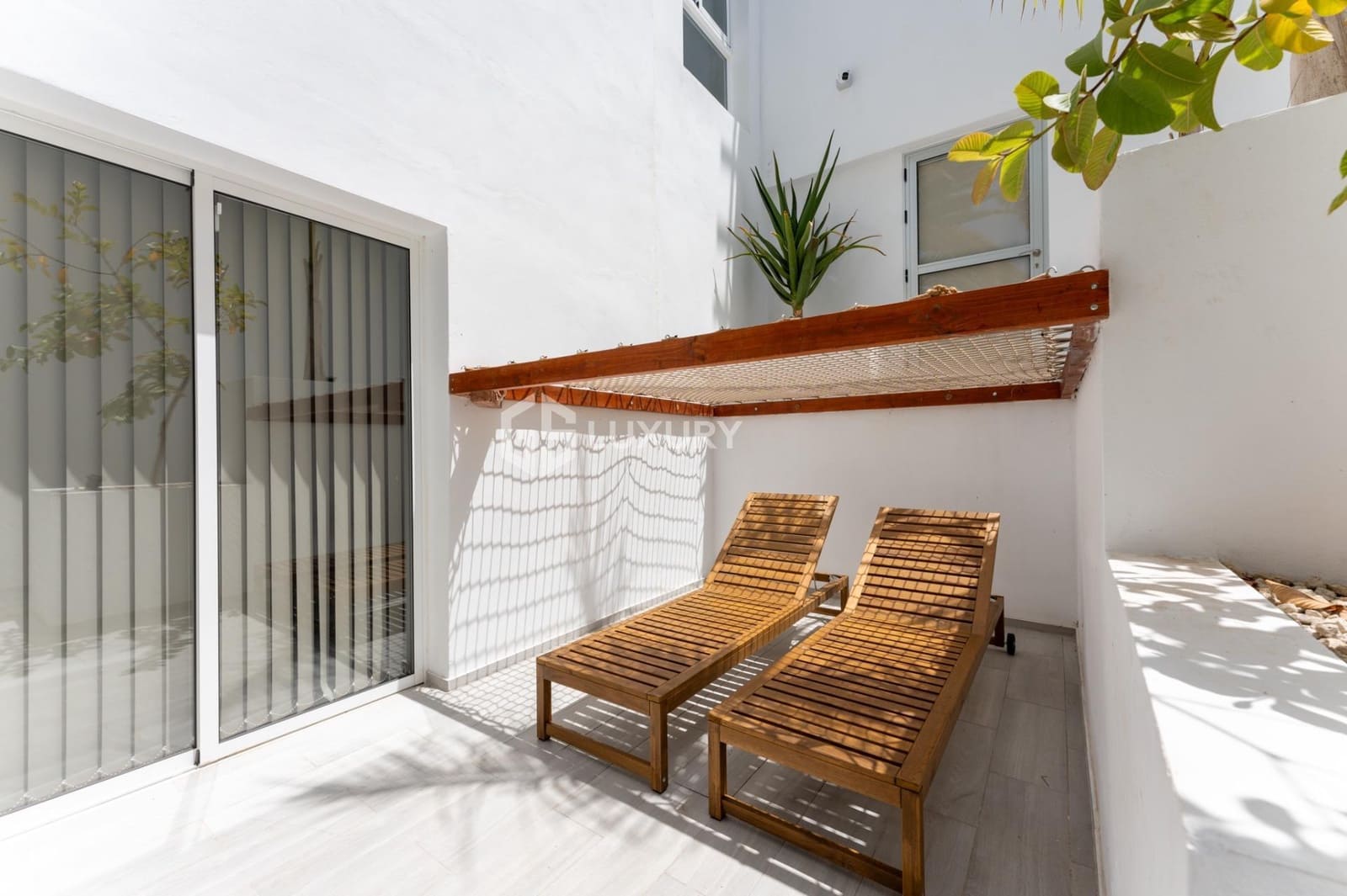 5 bedroom Villa for sale in Valle de San Lorenzo with pool garage - € 995,000 (Ref: 9163989)