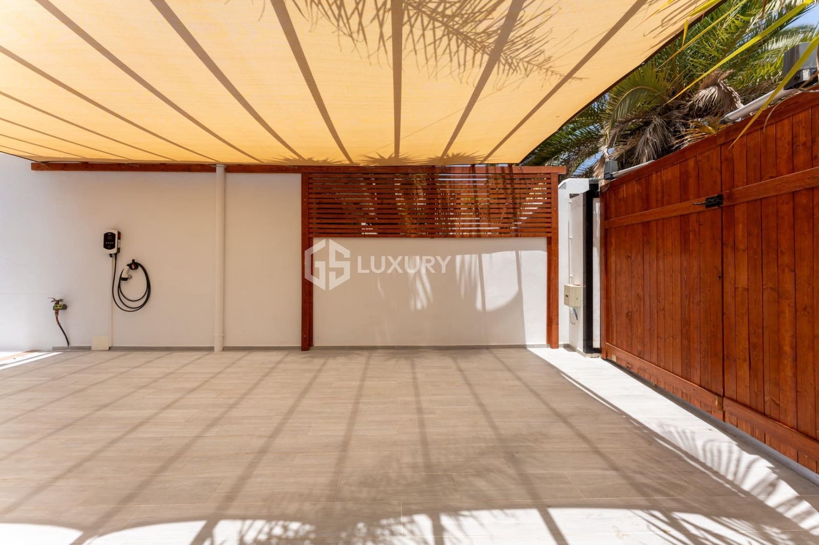 5 bedroom Villa for sale in Valle de San Lorenzo with pool garage - € 995,000 (Ref: 9163989)