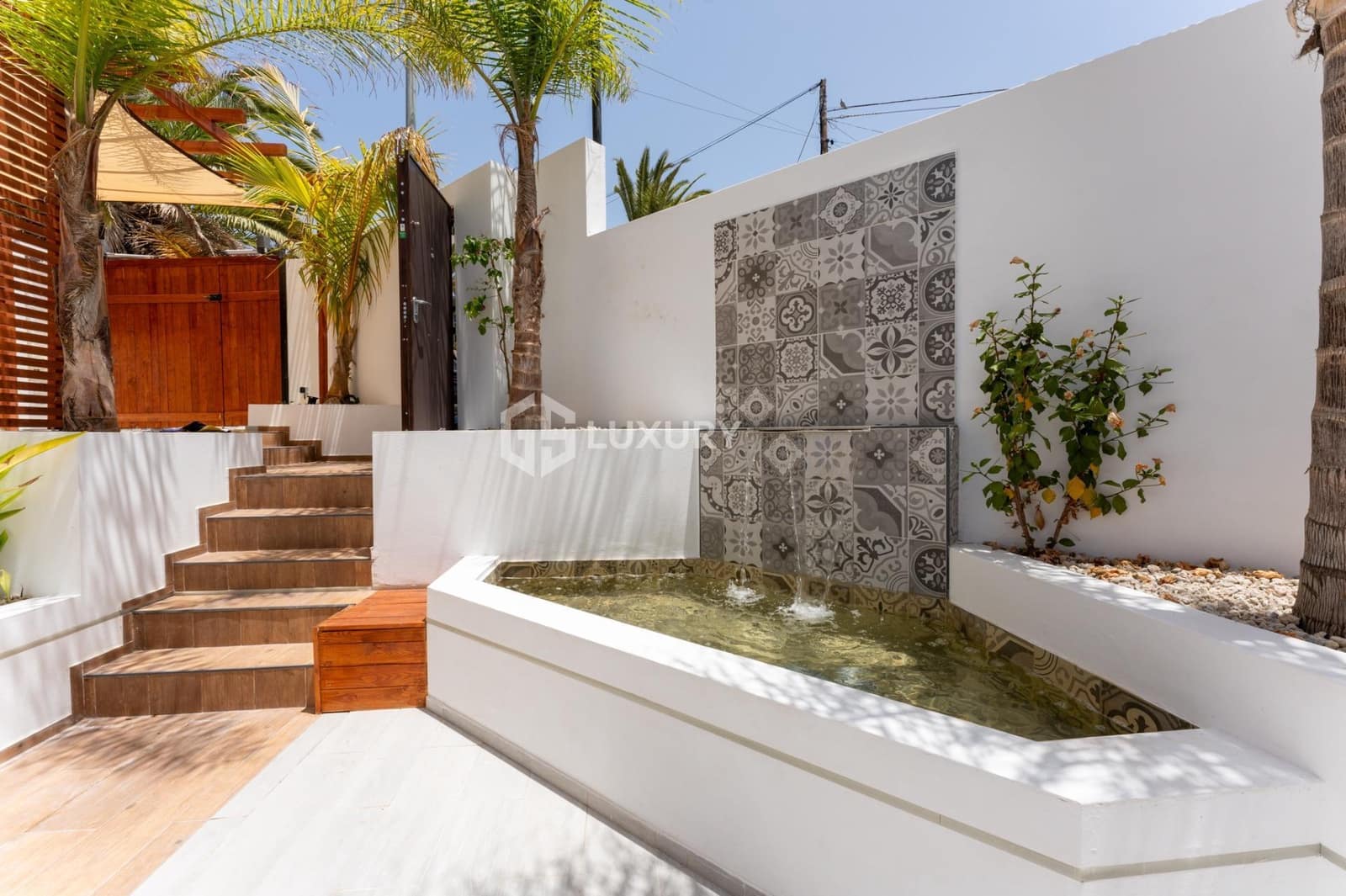 5 bedroom Villa for sale in Valle de San Lorenzo with pool garage - € 995,000 (Ref: 9163989)