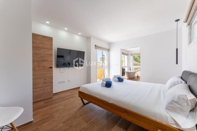 5 slaapkamer Villa te koop in Valle de San Lorenzo, Arona met zwembad garage - € 995.000 (Ref: 9163989)