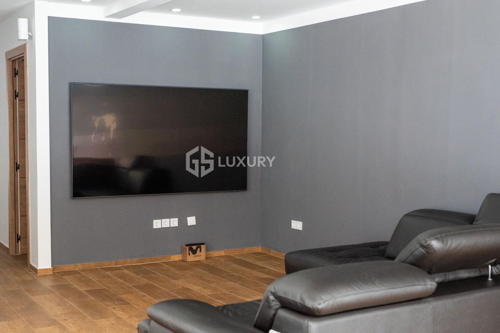 5 bedroom Villa for sale in Valle de San Lorenzo with pool garage - € 995,000 (Ref: 9163989)