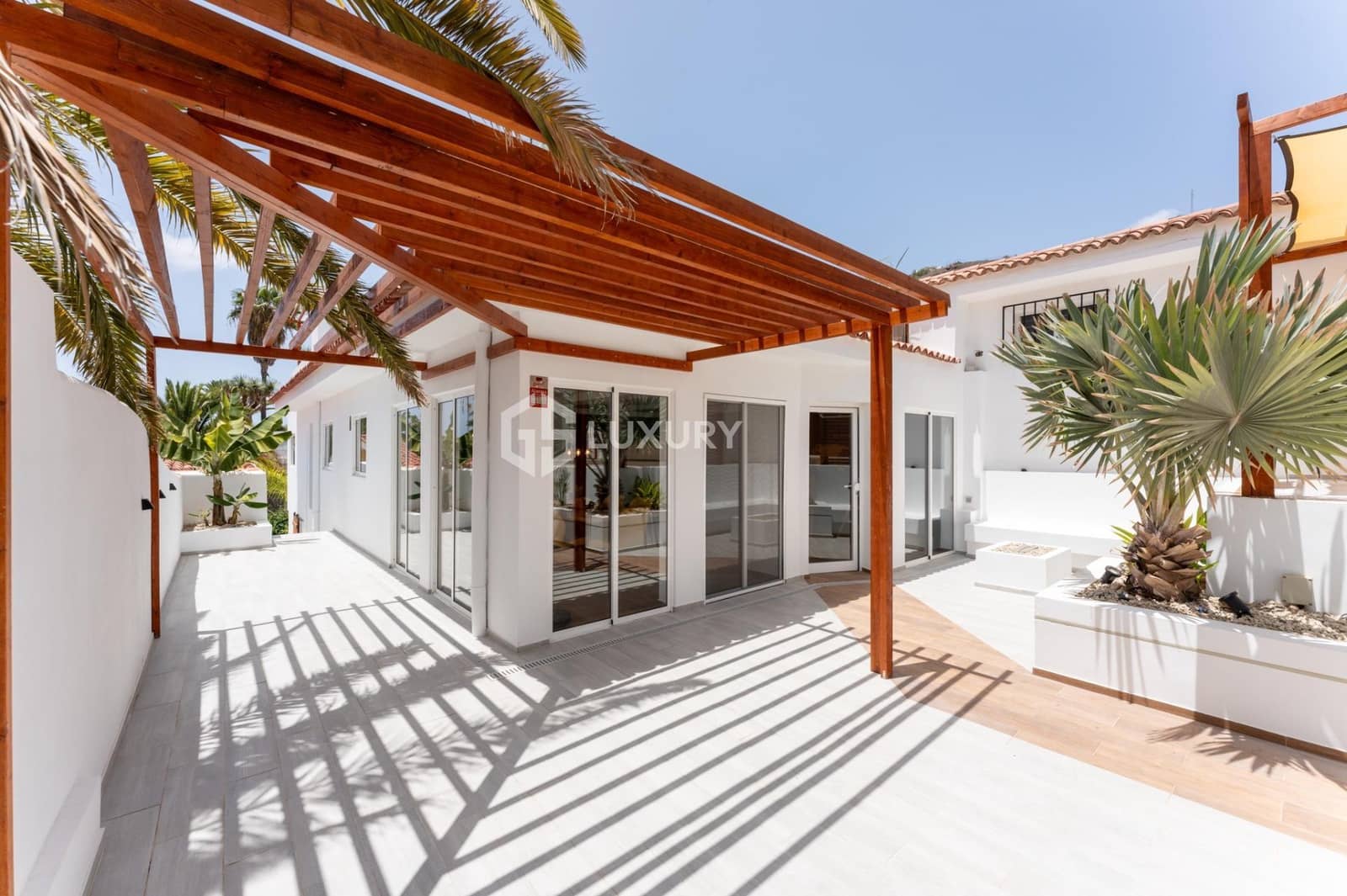 5 bedroom Villa for sale in Valle de San Lorenzo with pool garage - € 995,000 (Ref: 9163989)