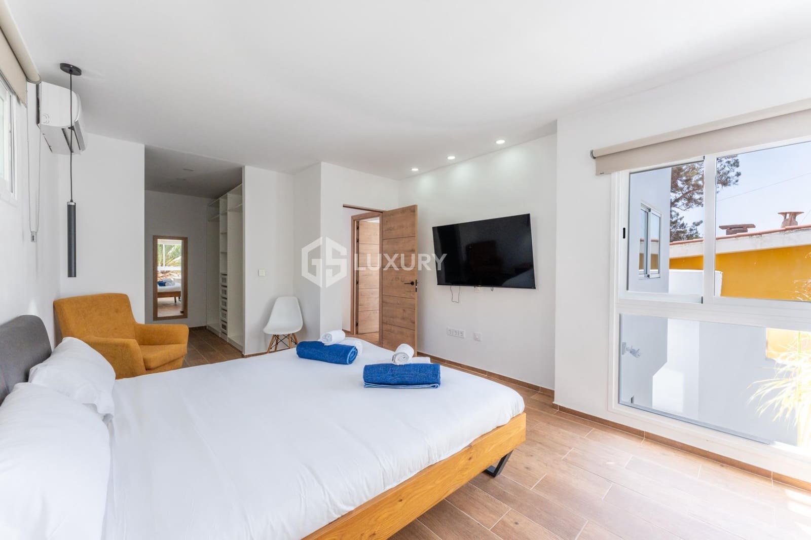 5 bedroom Villa for sale in Valle de San Lorenzo with pool garage - € 995,000 (Ref: 9163989)