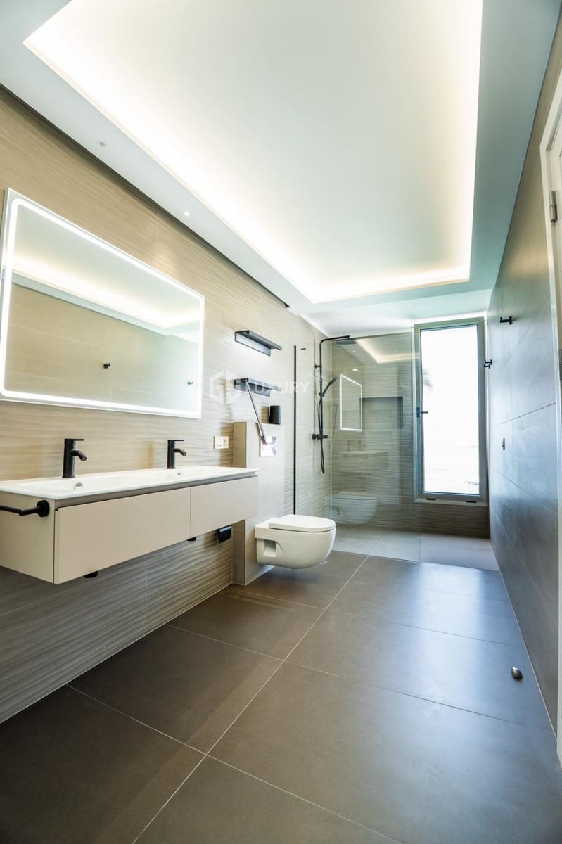 6 soveværelse Villa til salg i Puerto Santiago med swimmingpool garage - € 5.000.000 (Ref: 9171743)