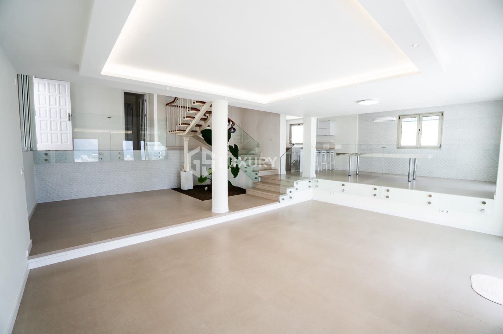 6 soveværelse Villa til salg i Puerto Santiago med swimmingpool garage - € 5.000.000 (Ref: 9171743)