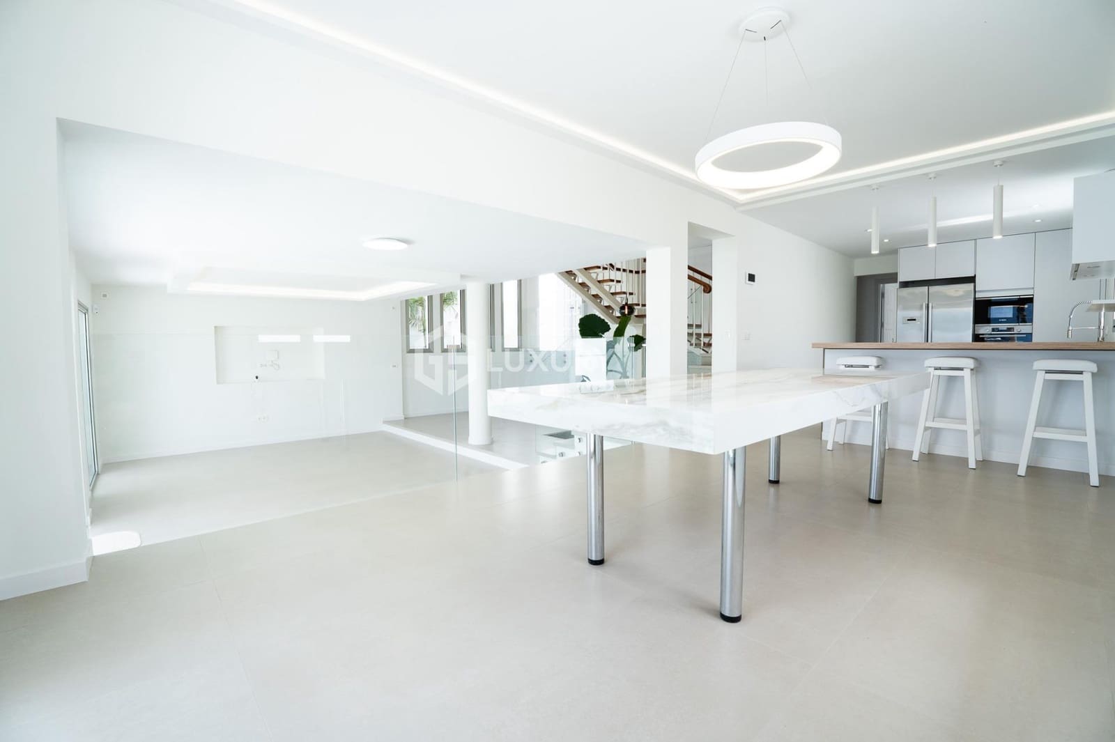 6 soveværelse Villa til salg i Puerto Santiago med swimmingpool garage - € 5.000.000 (Ref: 9171743)