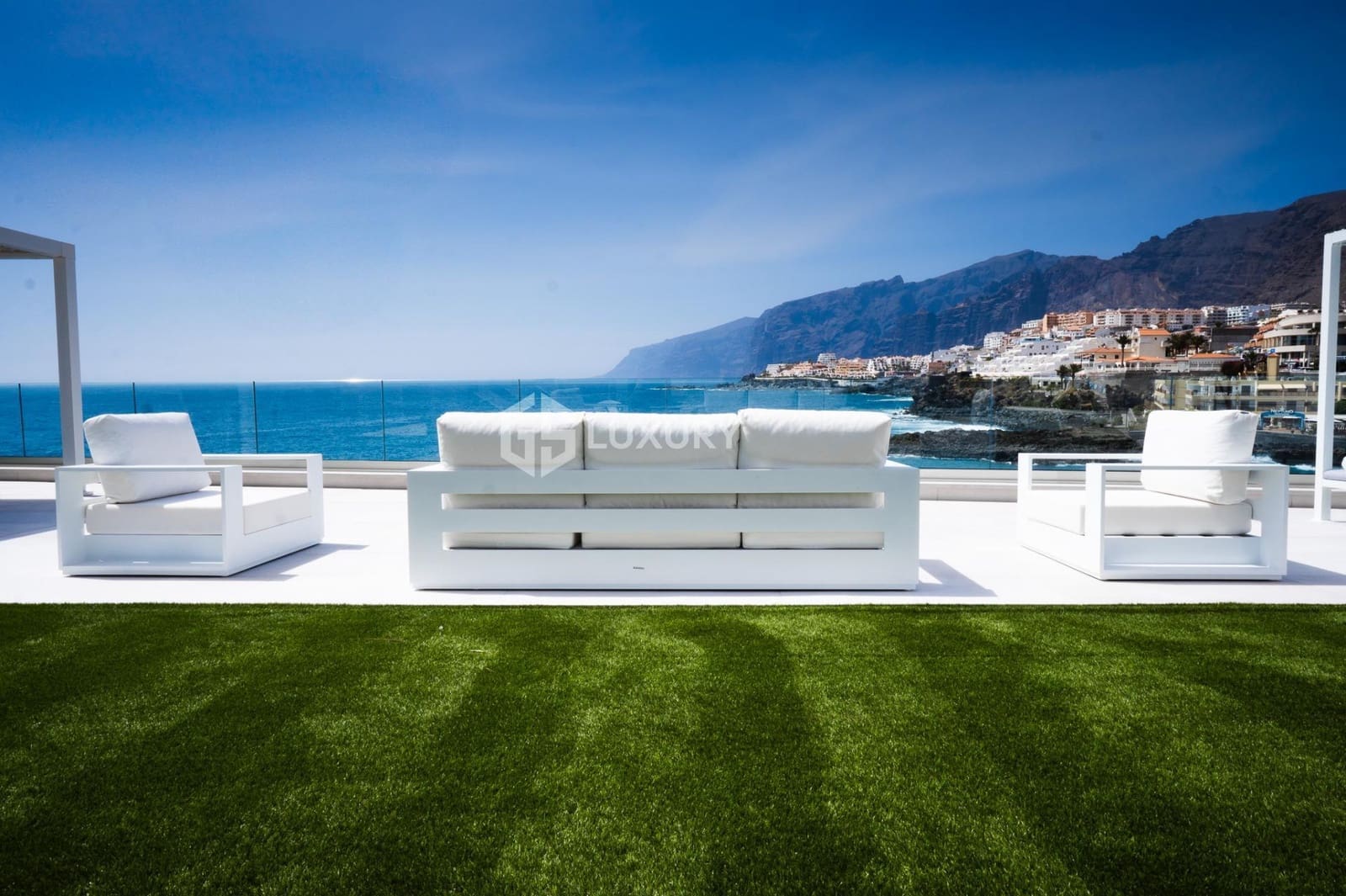 6 soveværelse Villa til salg i Puerto Santiago med swimmingpool garage - € 5.000.000 (Ref: 9171743)