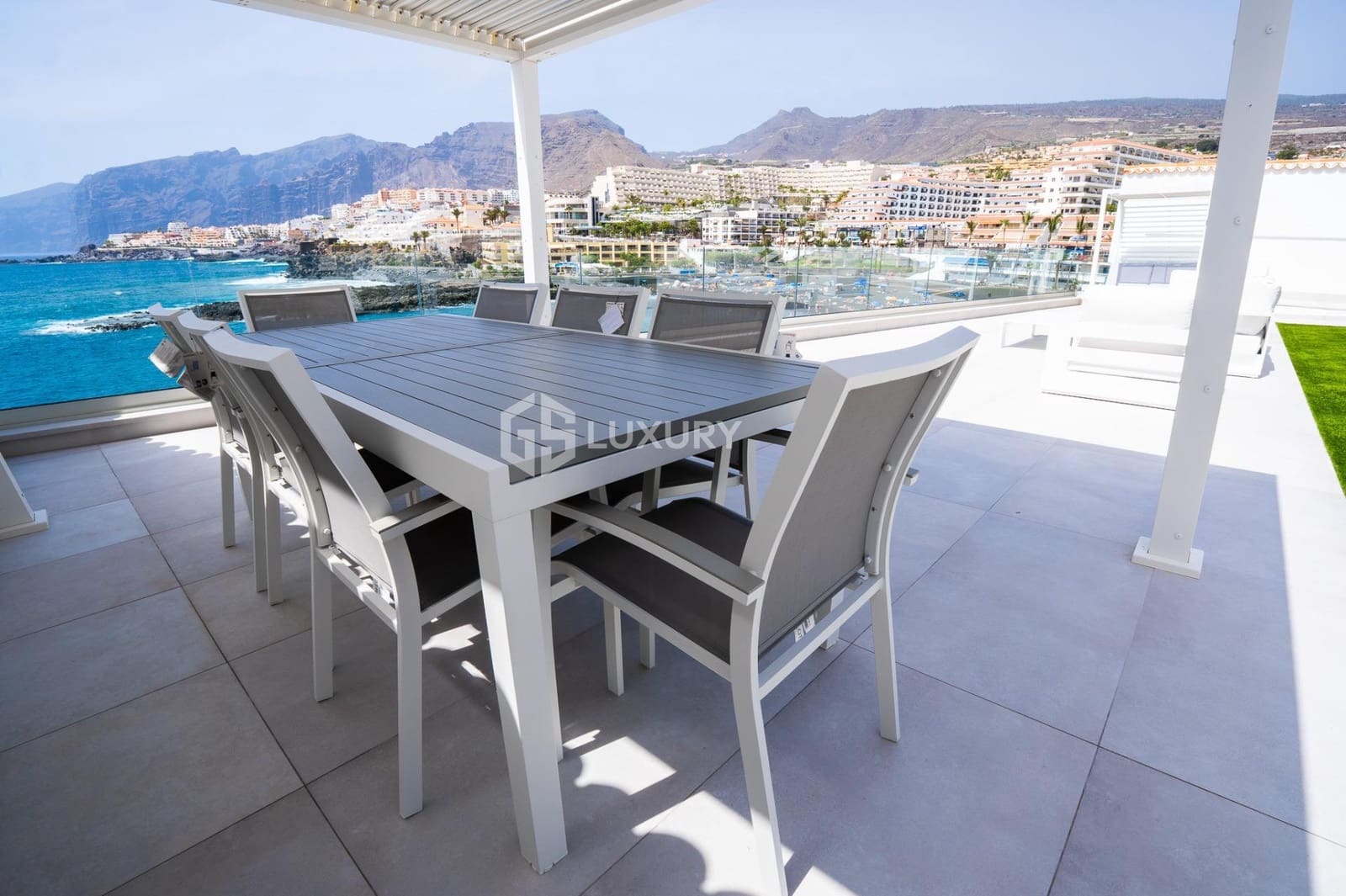 6 soveværelse Villa til salg i Puerto Santiago med swimmingpool garage - € 5.000.000 (Ref: 9171743)