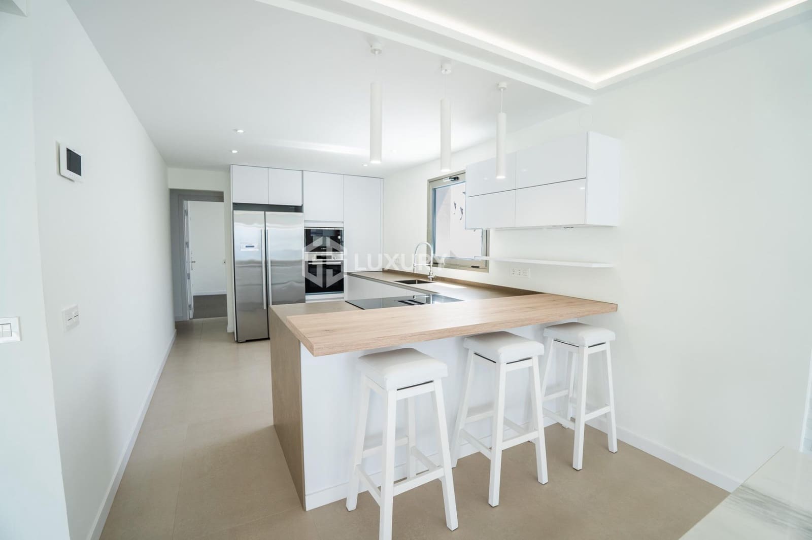 6 soveværelse Villa til salg i Puerto Santiago med swimmingpool garage - € 5.000.000 (Ref: 9171743)