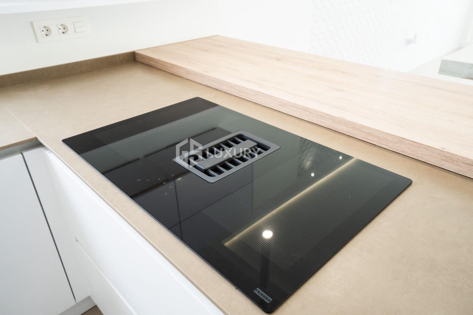 6 soveværelse Villa til salg i Puerto Santiago med swimmingpool garage - € 5.000.000 (Ref: 9171743)