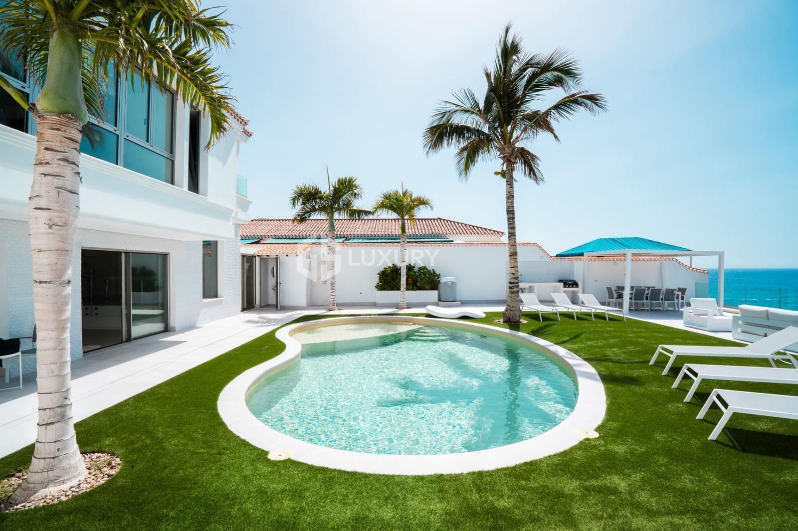 6 soveværelse Villa til salg i Puerto Santiago med swimmingpool garage - € 5.000.000 (Ref: 9171743)