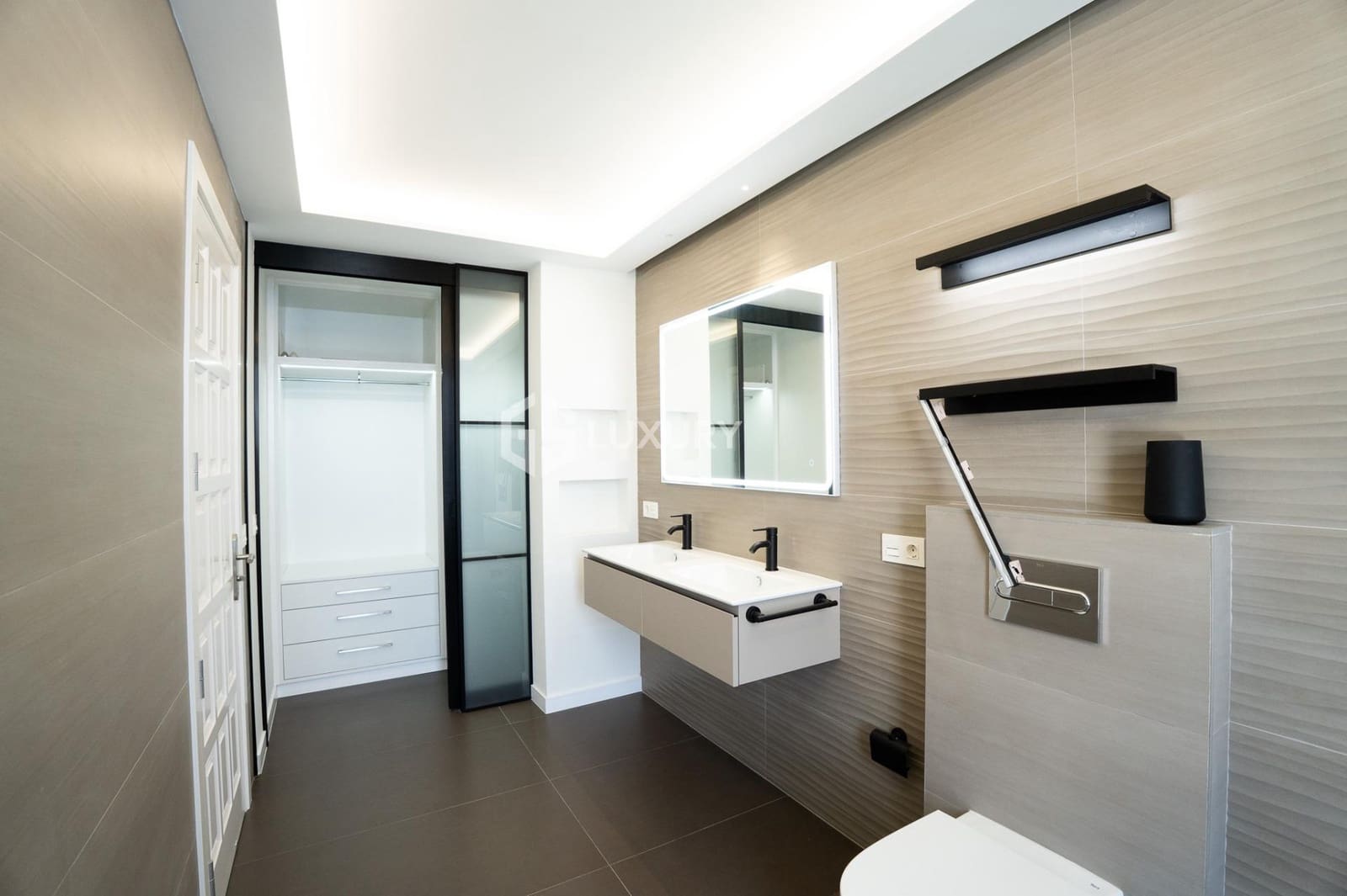 6 soveværelse Villa til salg i Puerto Santiago med swimmingpool garage - € 5.000.000 (Ref: 9171743)