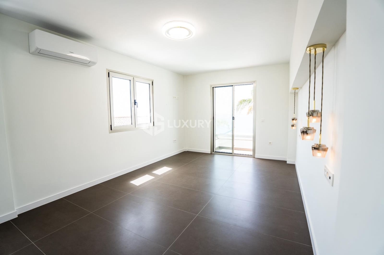 6 soveværelse Villa til salg i Puerto Santiago med swimmingpool garage - € 5.000.000 (Ref: 9171743)