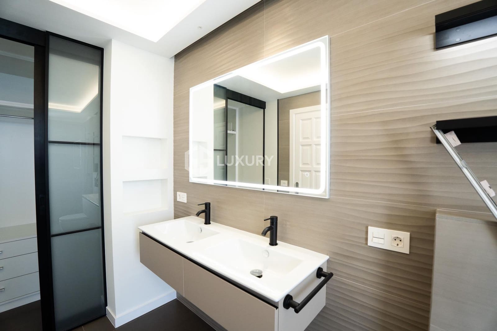 6 soveværelse Villa til salg i Puerto Santiago med swimmingpool garage - € 5.000.000 (Ref: 9171743)