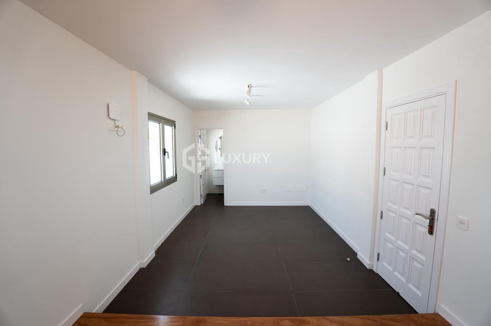 6 soveværelse Villa til salg i Puerto Santiago med swimmingpool garage - € 5.000.000 (Ref: 9171743)