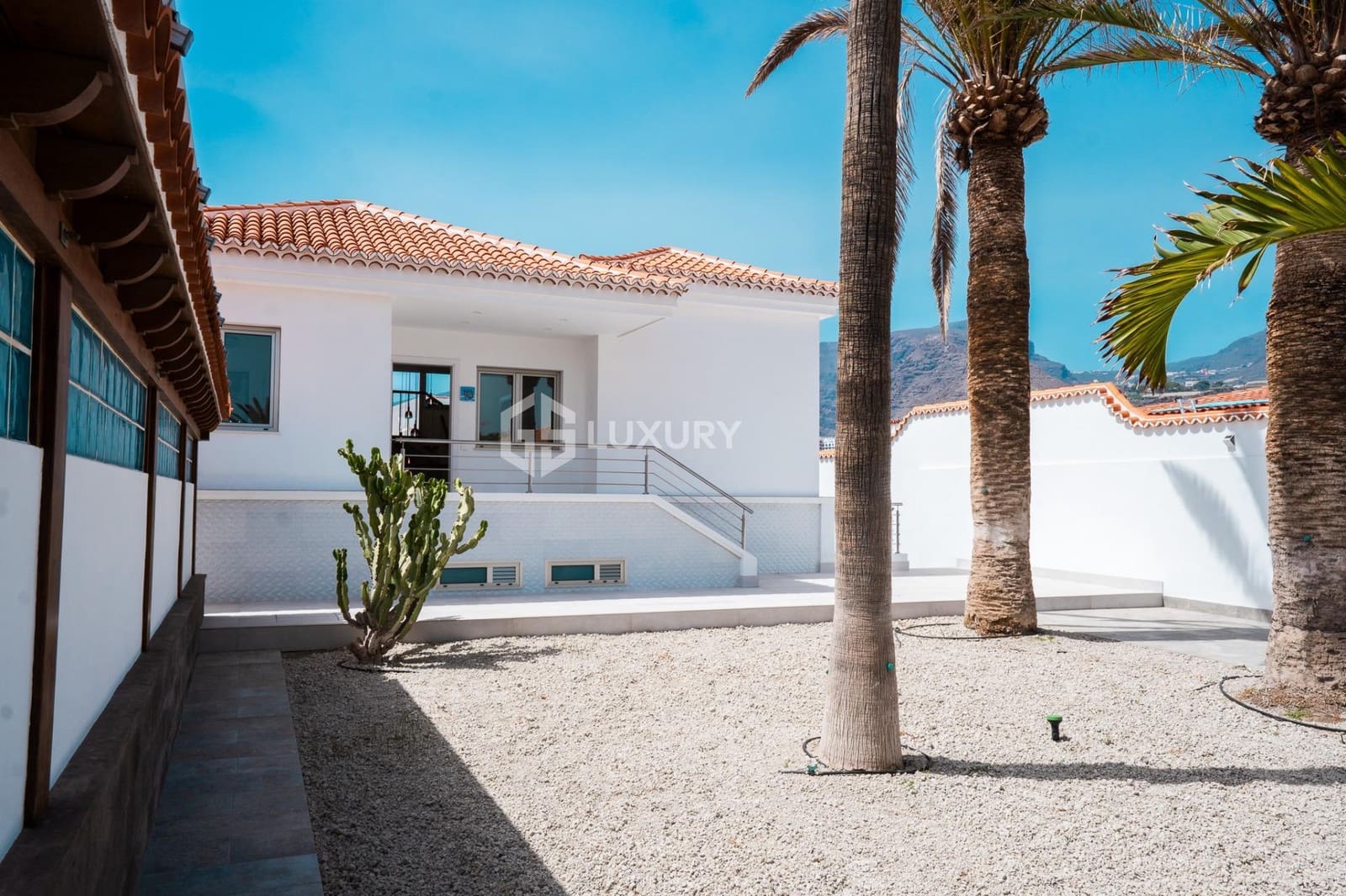 6 soveværelse Villa til salg i Puerto Santiago med swimmingpool garage - € 5.000.000 (Ref: 9171743)