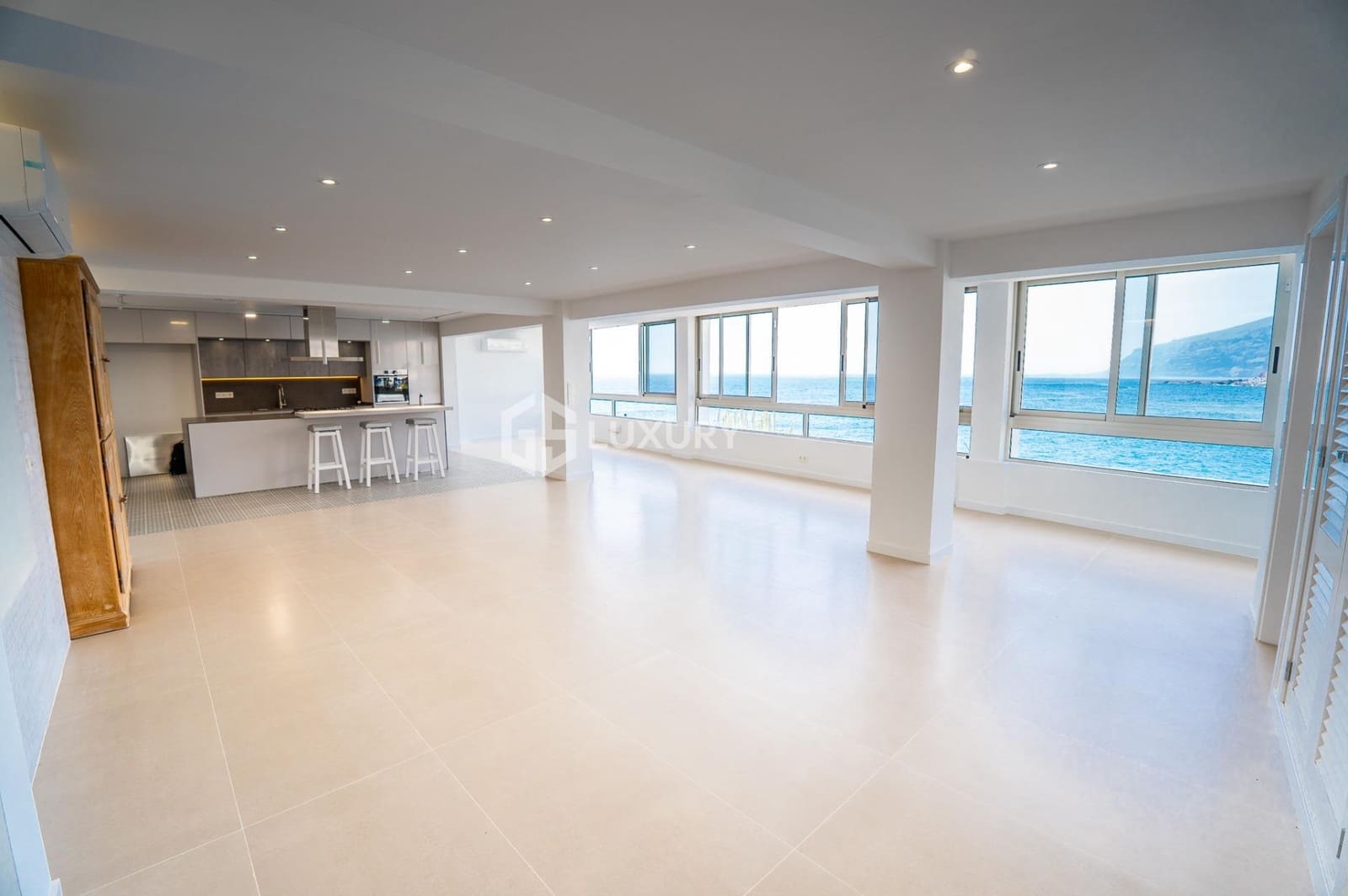 6 soveværelse Villa til salg i Puerto Santiago med swimmingpool garage - € 5.000.000 (Ref: 9171743)